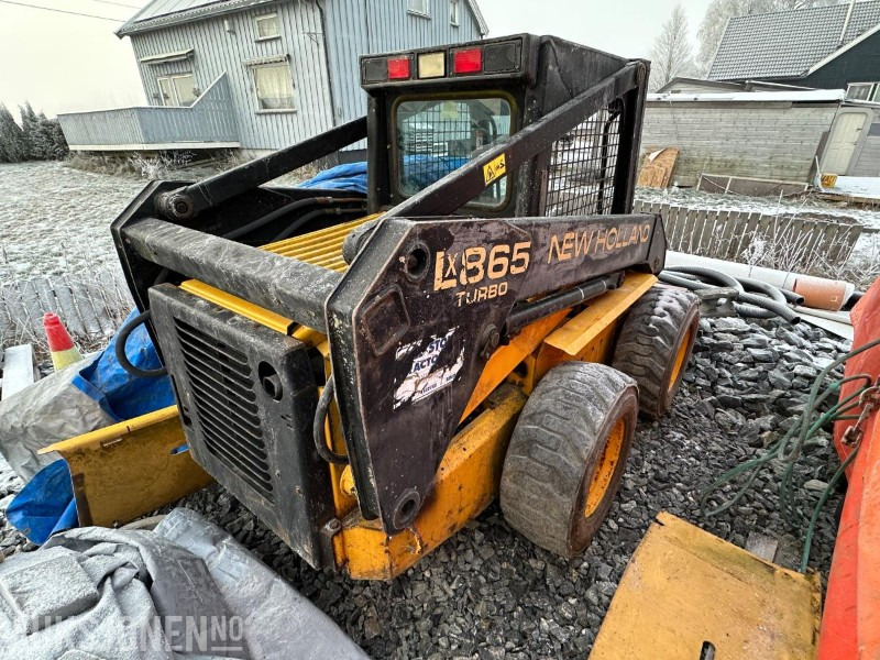 Skid steer New Holland LX865 TURBO - Kompaktlaster: gambar 6