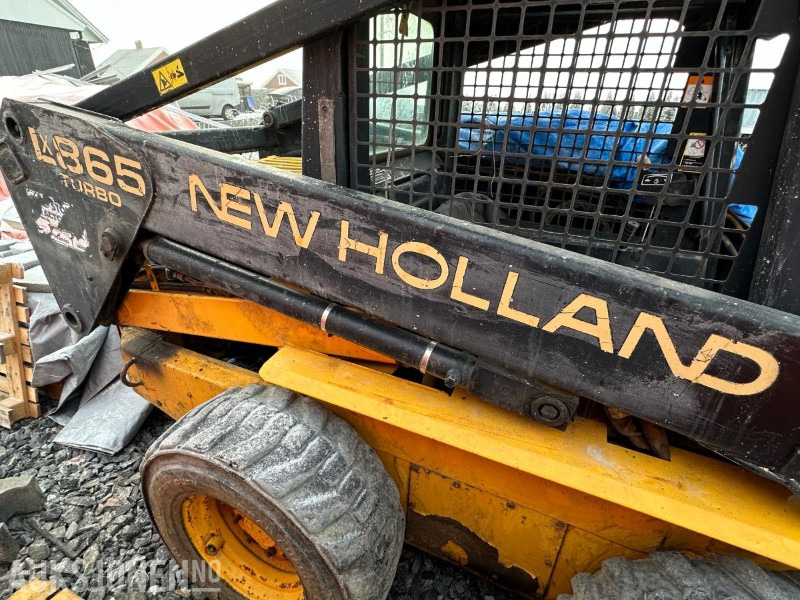 Skid steer New Holland LX865 TURBO - Kompaktlaster: gambar 9