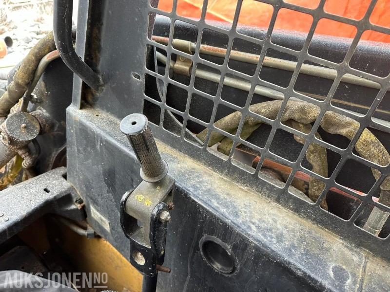 Skid steer New Holland LX865 TURBO - Kompaktlaster: gambar 16