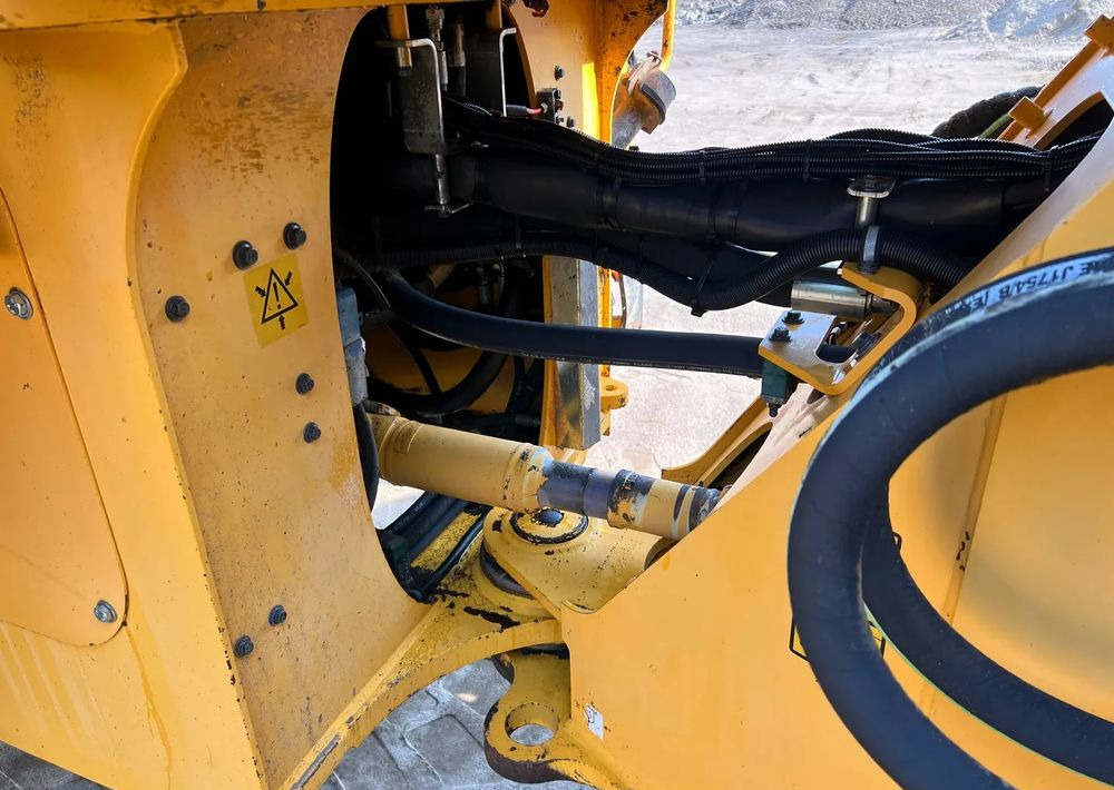 Wheel loader Volvo Volvo L110F: gambar 10