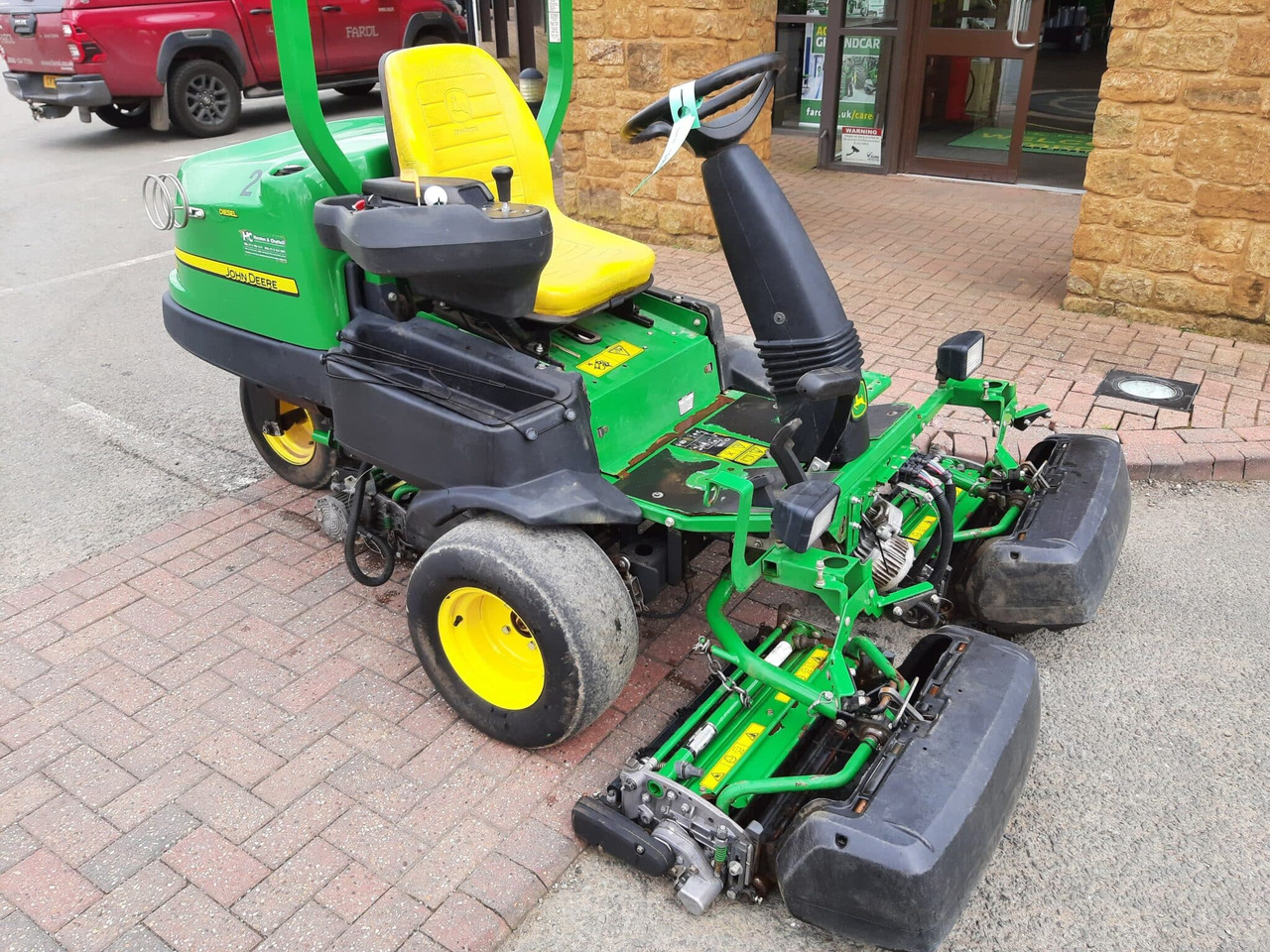 Mesin pemotong rumput baru John Deere 2500E greens triple mower: gambar 7