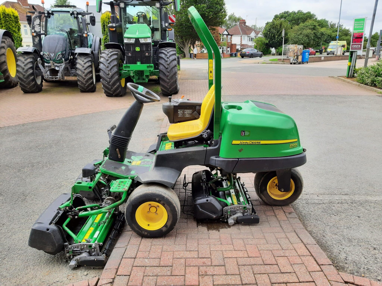 Mesin pemotong rumput baru John Deere 2500E greens triple mower: gambar 6