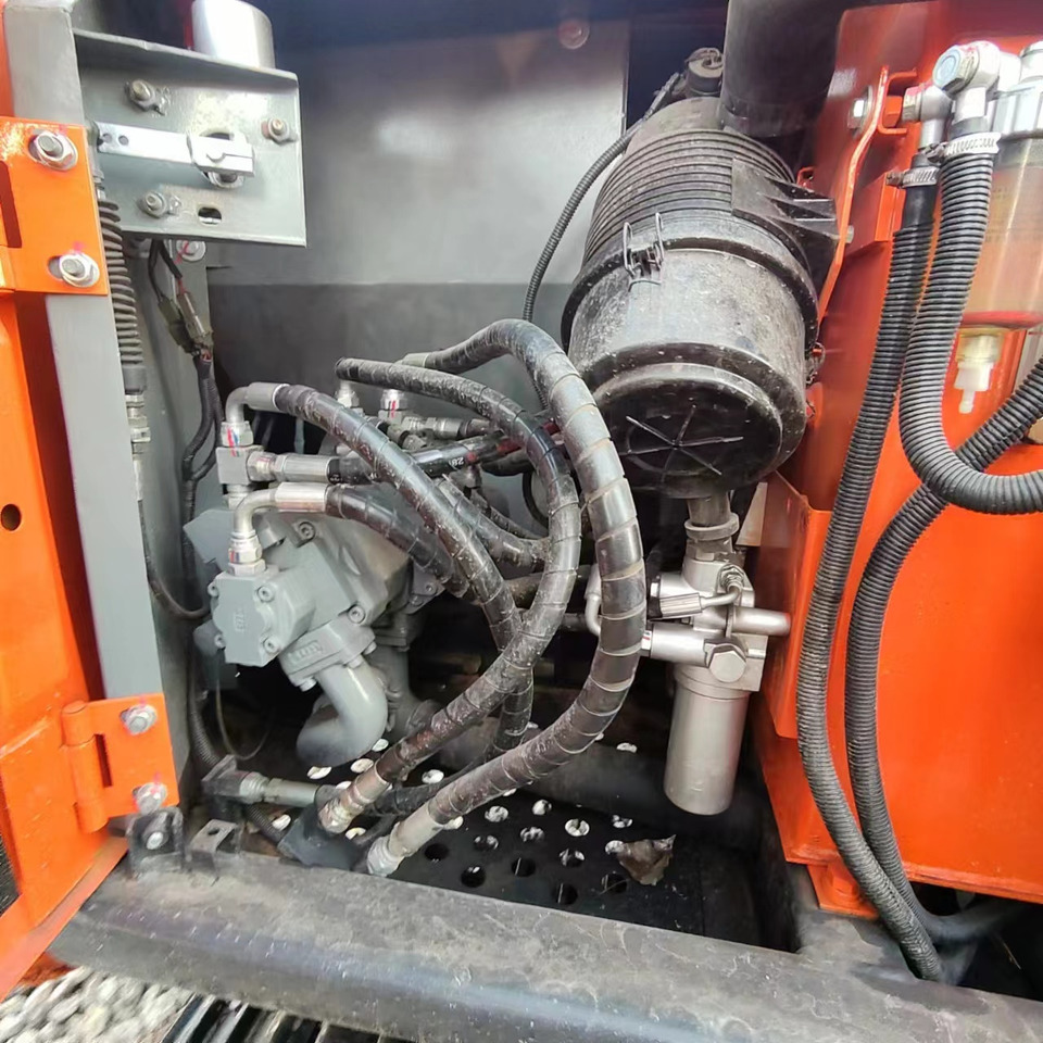 Ekskavator perayap HITACHI ZX70: gambar 15