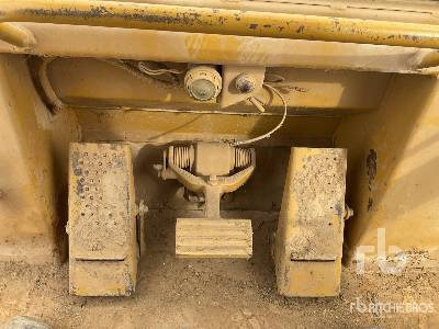 Crawler loader CAT 953: gambar 22