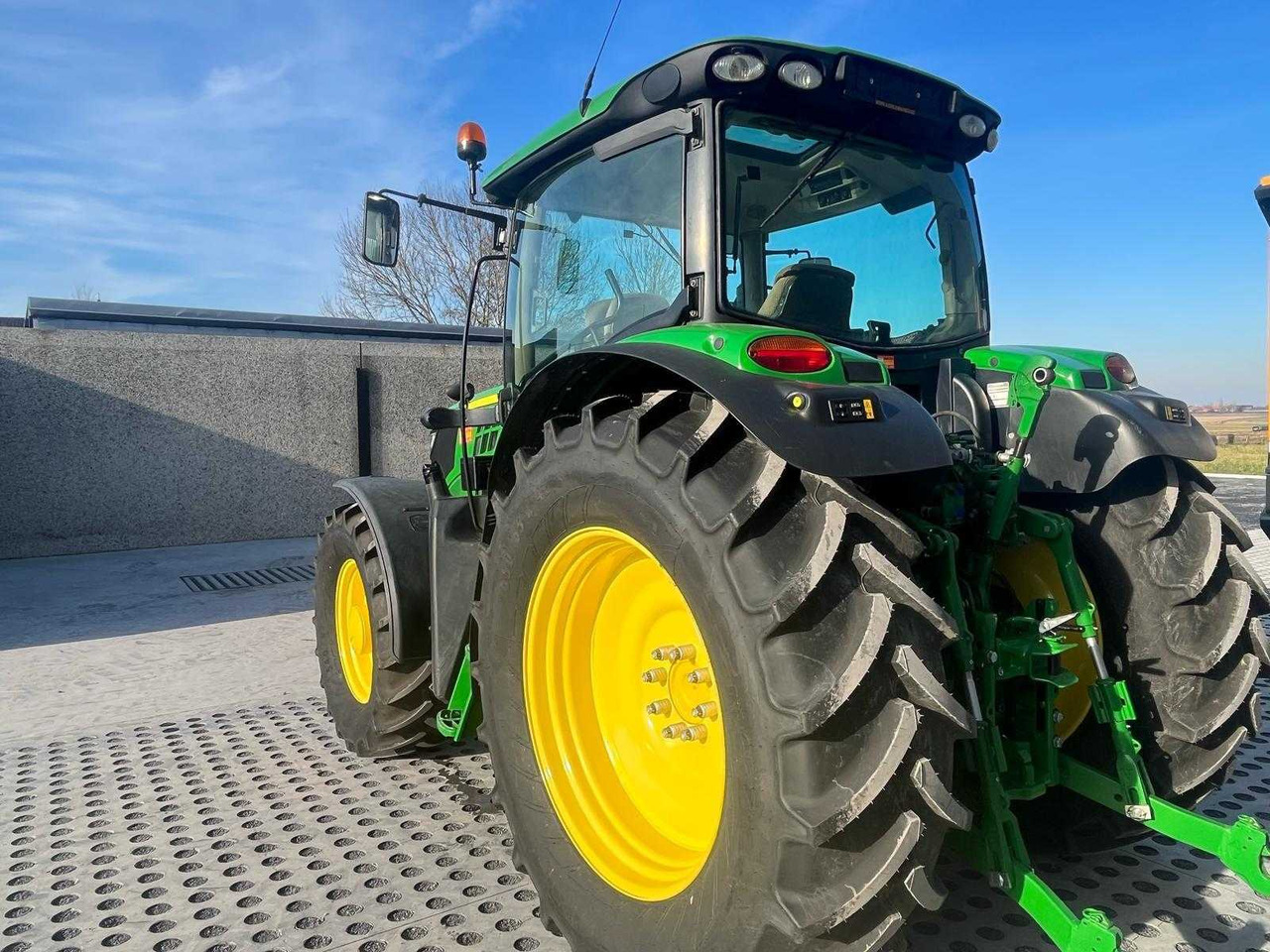 Traktor John Deere 6150R: gambar 7