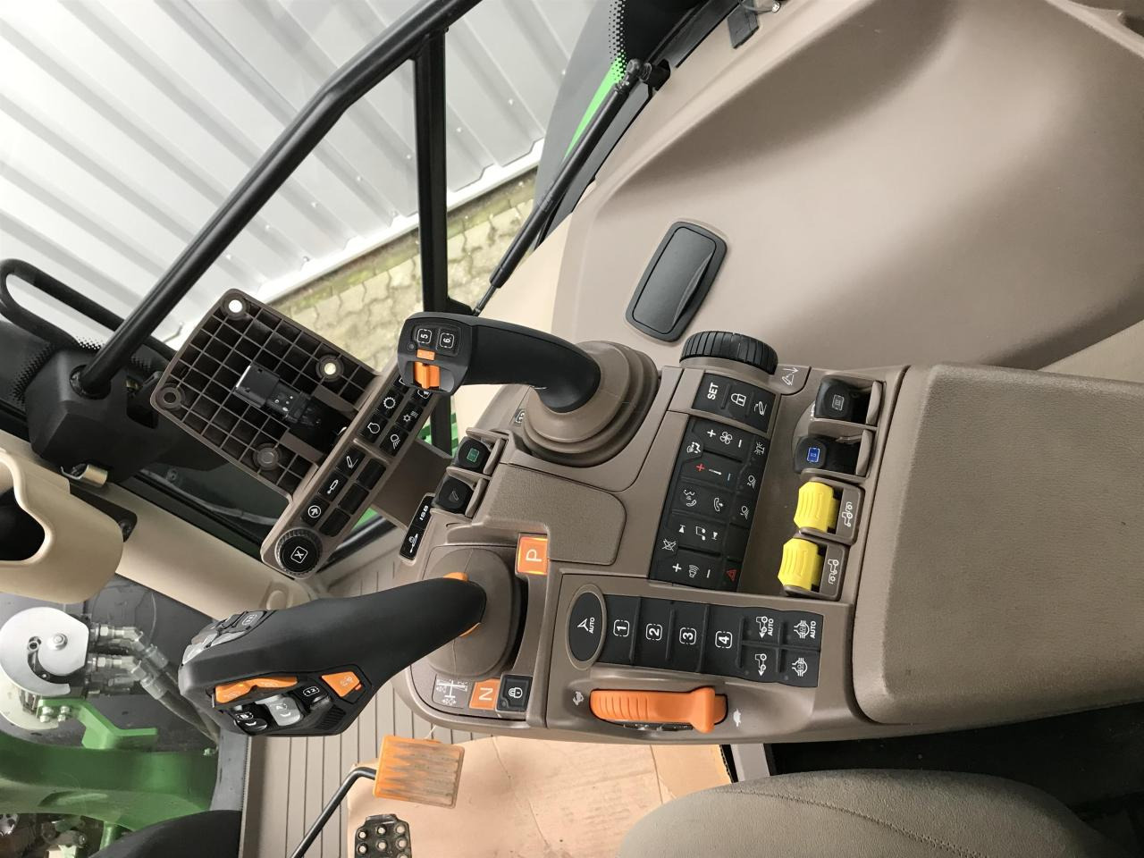 Traktor John Deere 6R 130: gambar 9