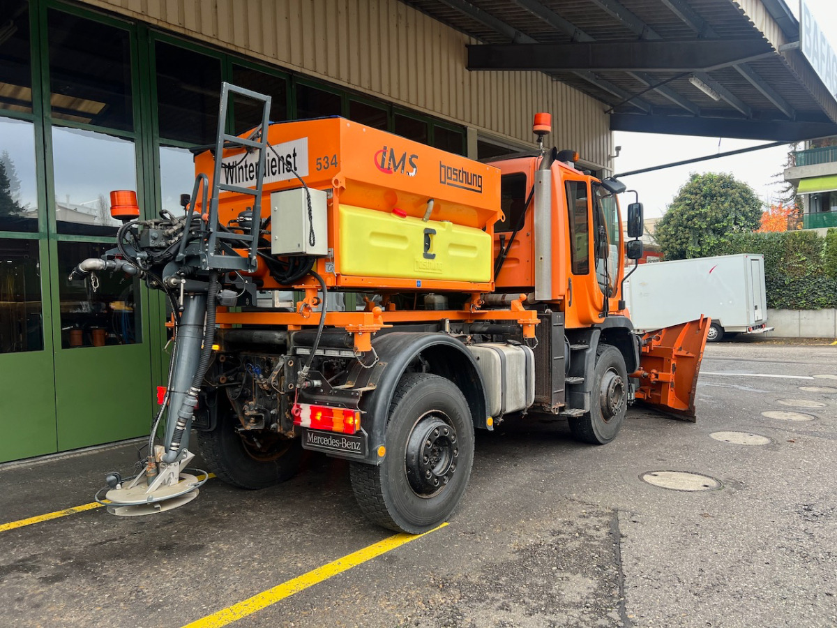 Kendaraan Kota/ Khusus UNIMOG U400: gambar 15