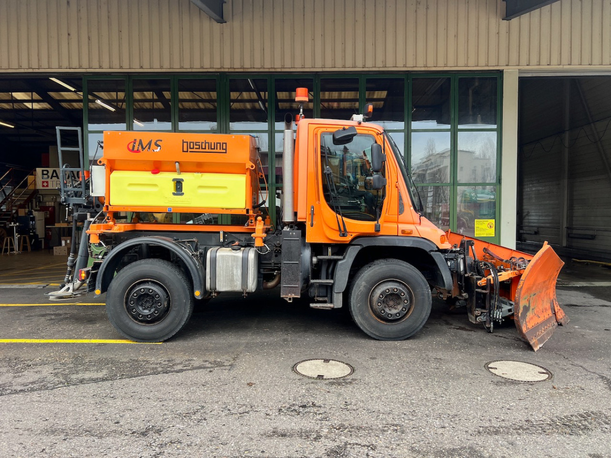 Kendaraan Kota/ Khusus UNIMOG U400: gambar 12