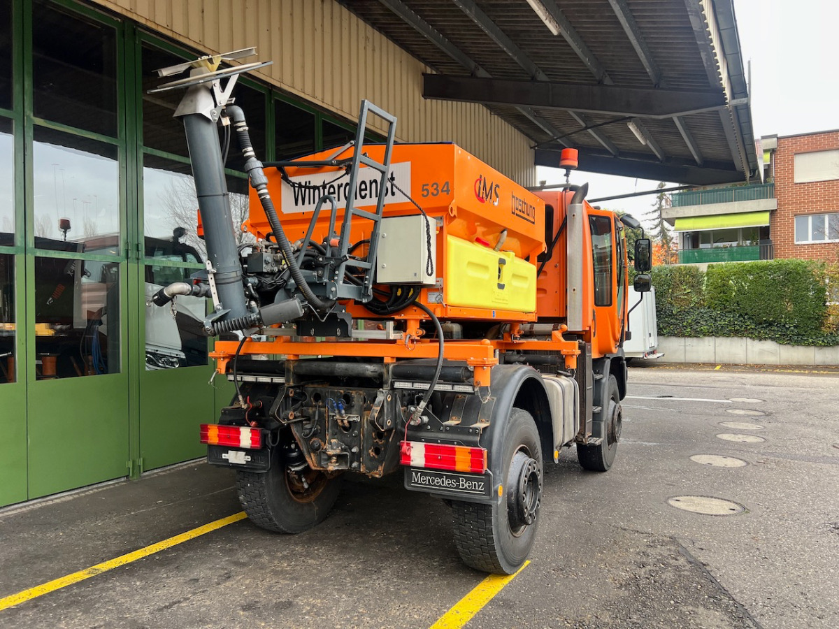 Kendaraan Kota/ Khusus UNIMOG U400: gambar 13