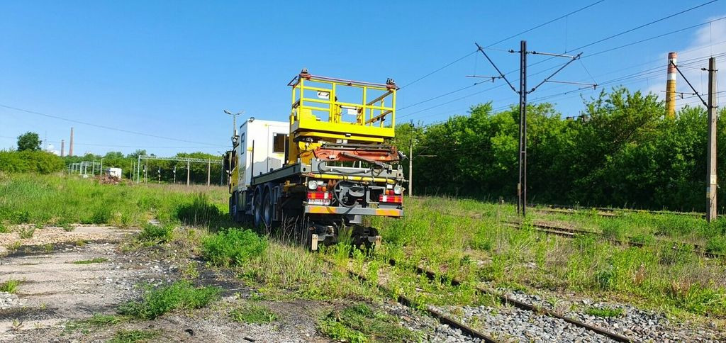 Platform udara yang dipasang di truk Mercedes-Benz 3344 SRT SCHÖRLING Road Rail Railway Zweiweg .: gambar 6